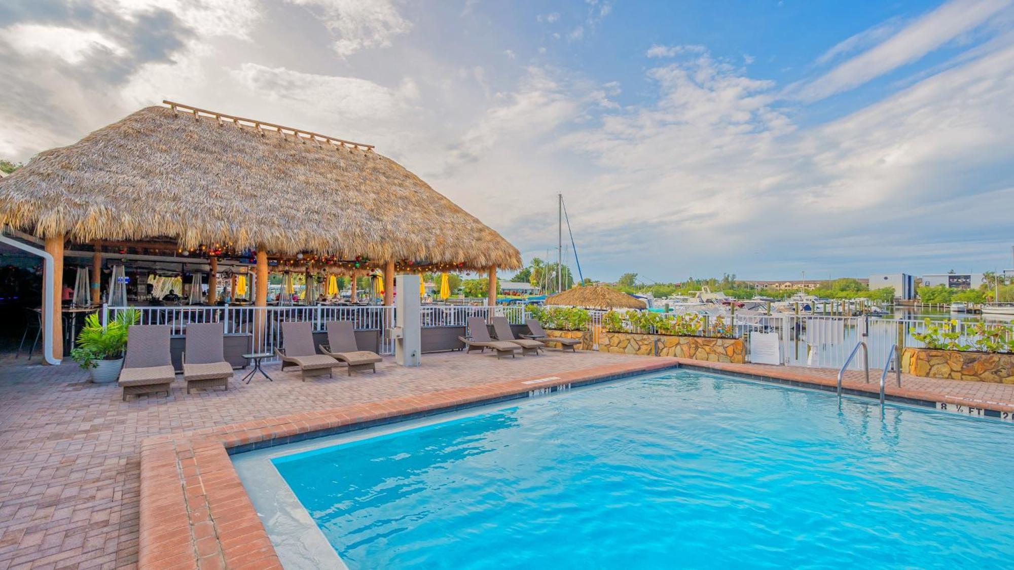 All-New Waterfront With Balcony,Pool,Tiki Bar,Gym Sarasota Exterior photo
