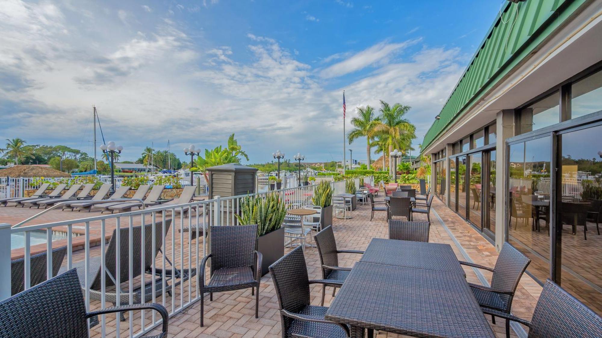 All-New Waterfront With Balcony,Pool,Tiki Bar,Gym Sarasota Exterior photo