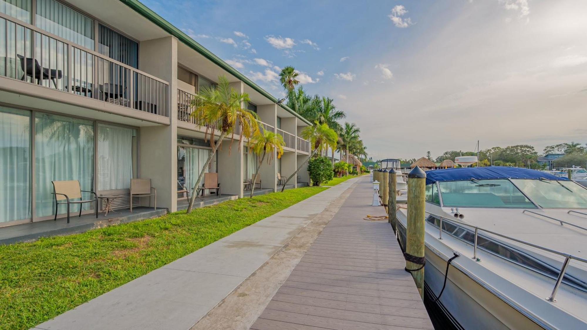 All-New Waterfront With Balcony,Pool,Tiki Bar,Gym Sarasota Exterior photo